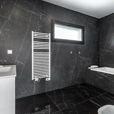 With 4 Bedrooms In With Private Pool Enclosed Garden And Wifi 4 Km From The Beach וילה